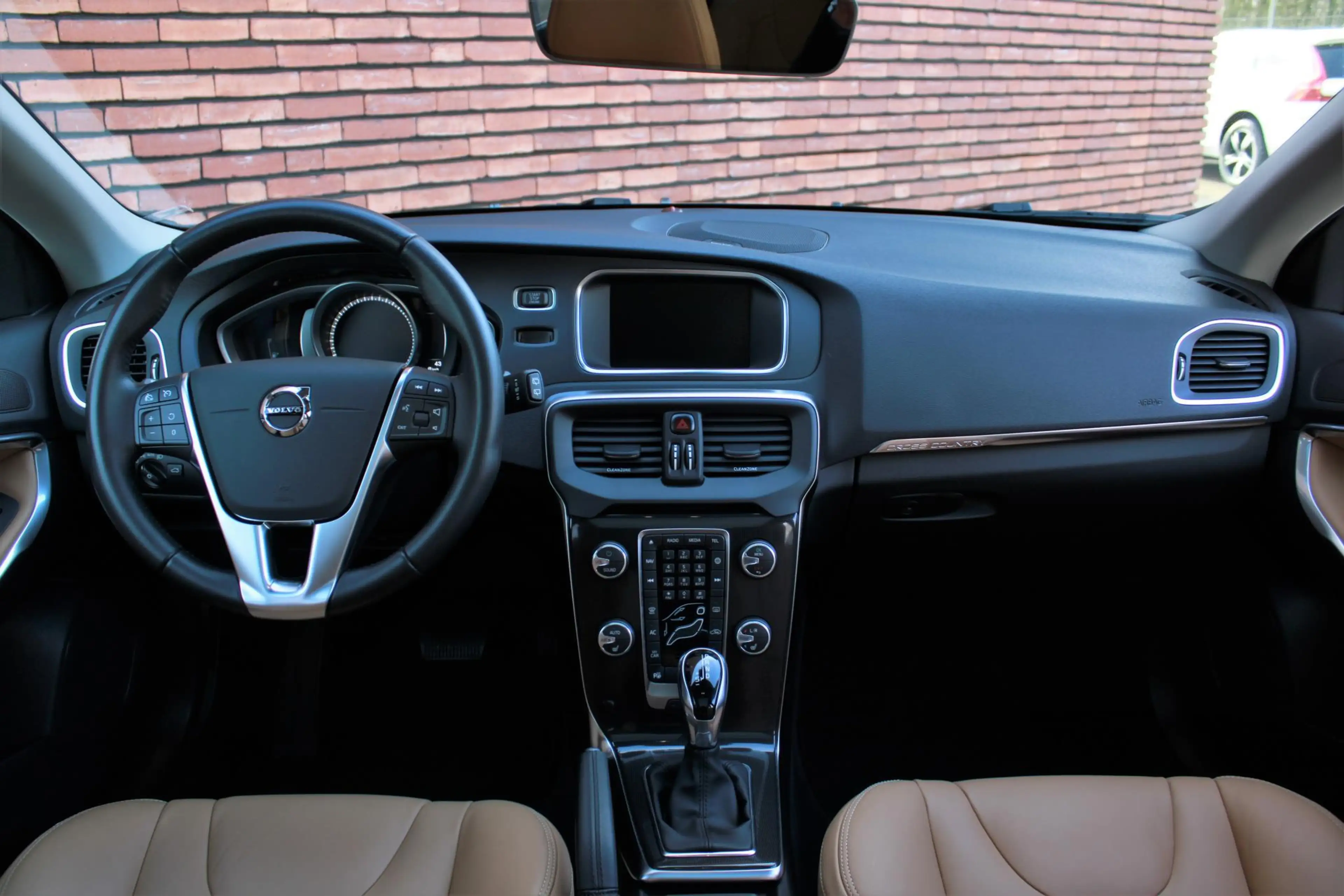 Volvo V40 Cross Country T3 Polar+ Luxury | Trekhaak | Panoramadak | Cruise — photo 4