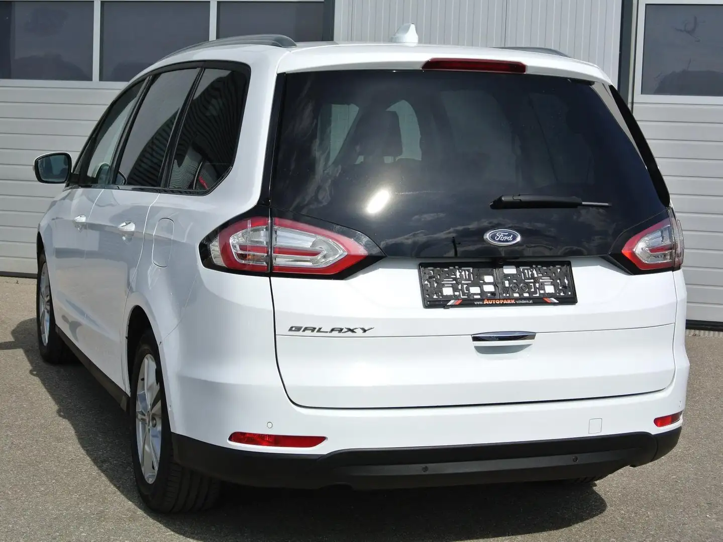 Ford Galaxy 2,5 Hybrid Titanium Aut. *7-SITZE * NAVI * KAMERA Weiß - 2