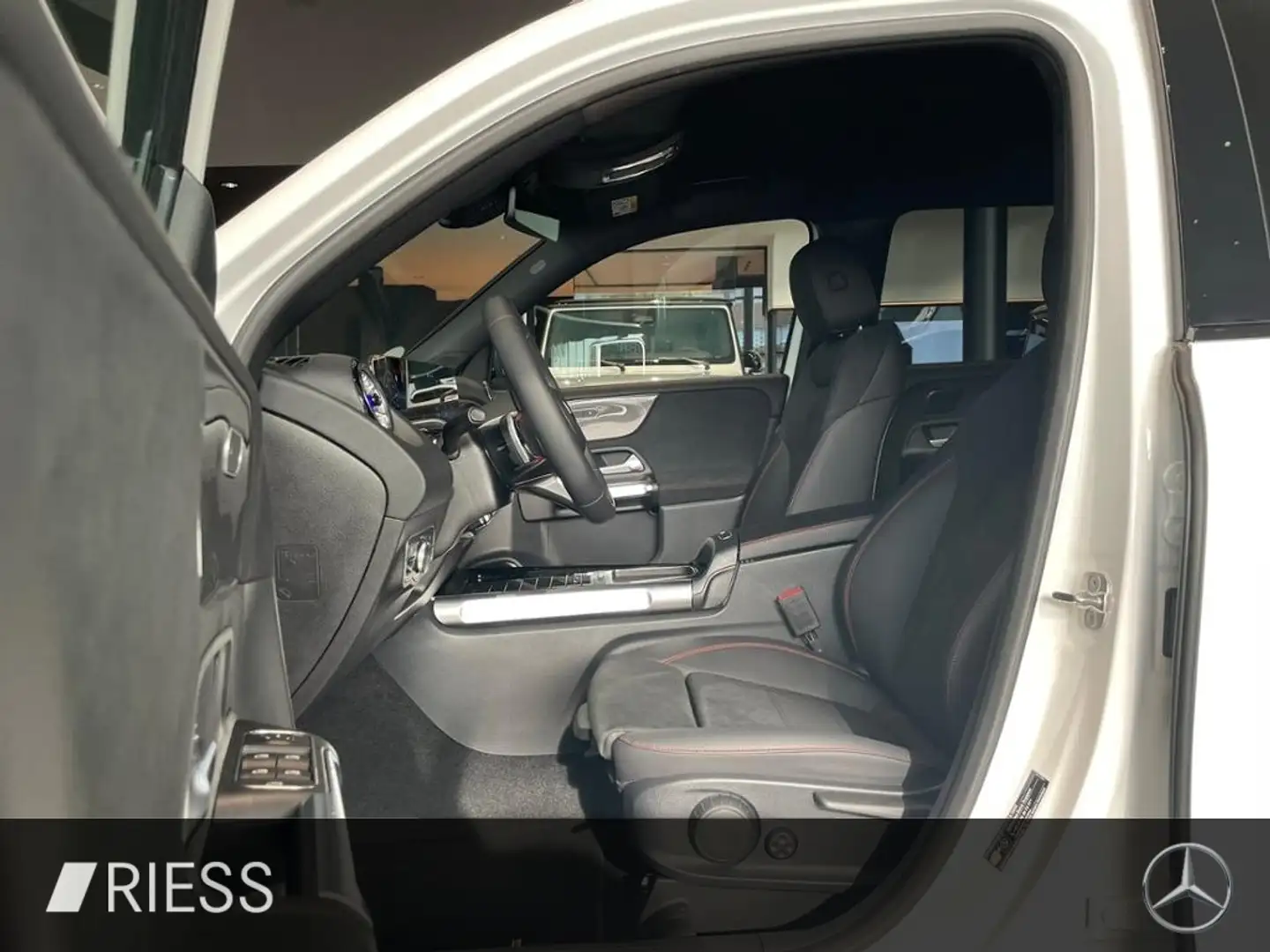 Mercedes-Benz GLB 200 d 4M AMG+AHK+7 SITZER+DISTR+KEYL+MULTIB+ Blanc - 2