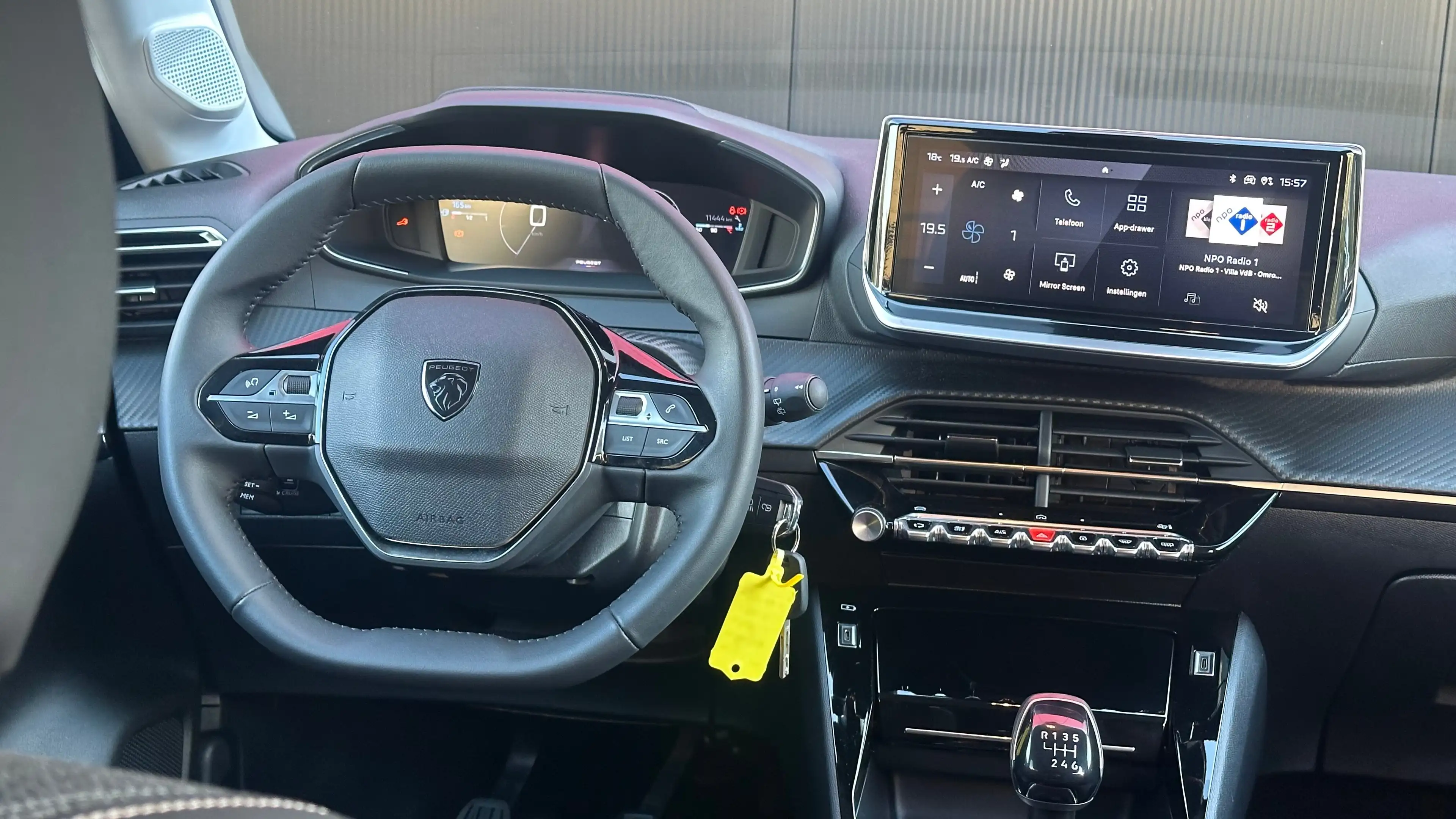 Peugeot 208 1.2 PureTech 100 Allure | Apple Carplay / Android — photo 2