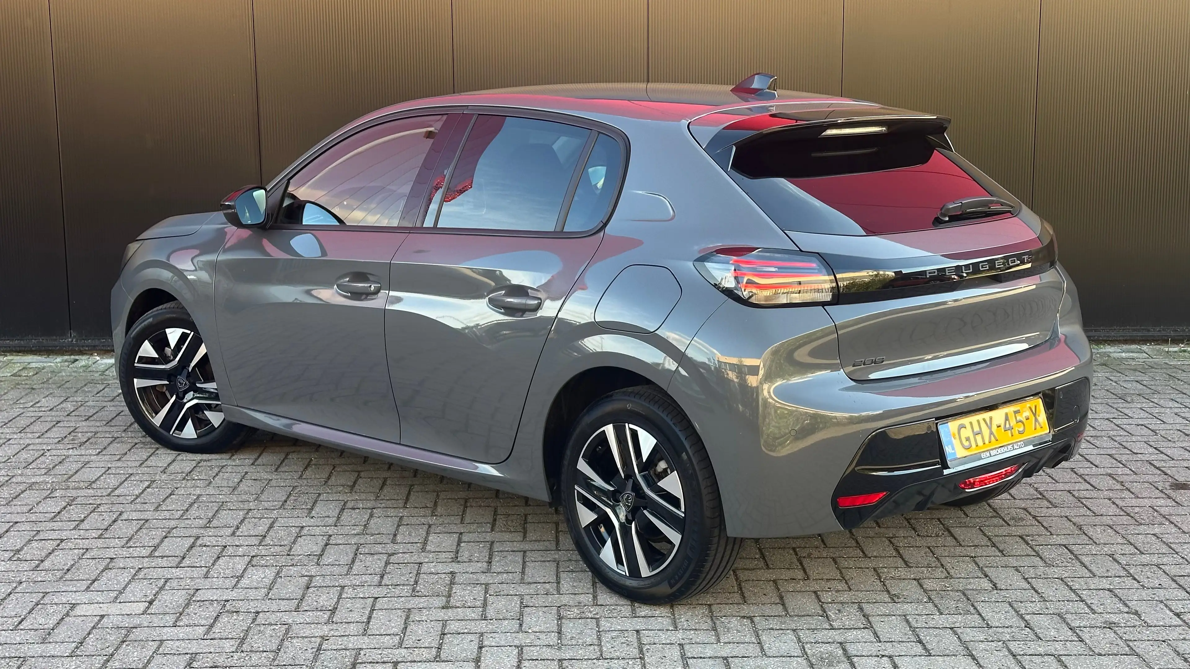 Peugeot 208 1.2 PureTech 100 Allure | Apple Carplay / Android — photo 12