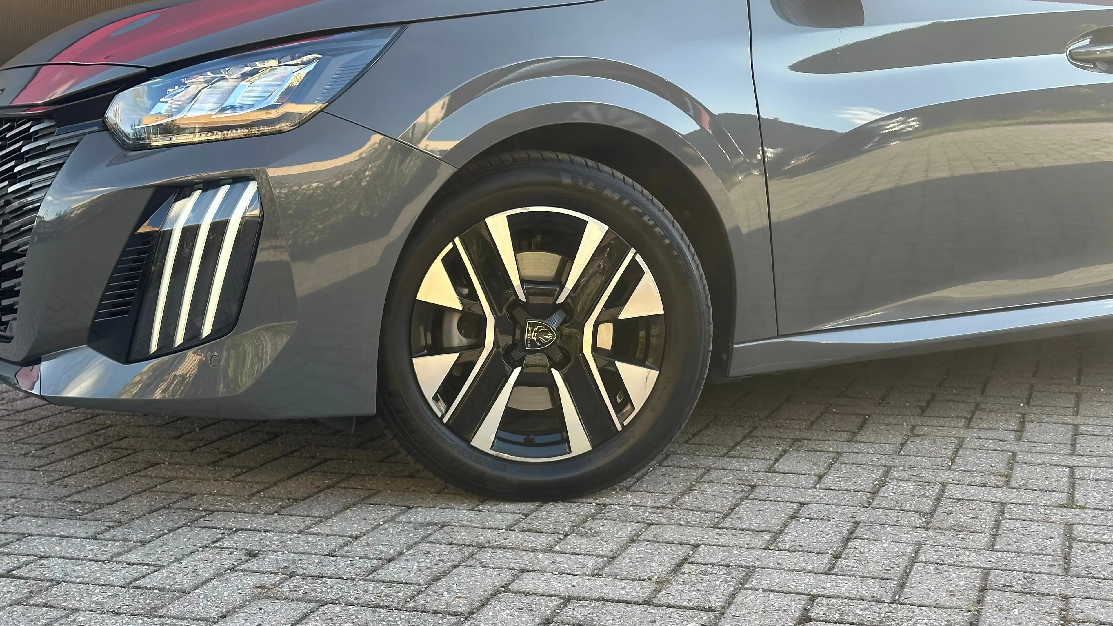 Peugeot 208 1.2 PureTech 100 Allure | Apple Carplay / Android — photo 14