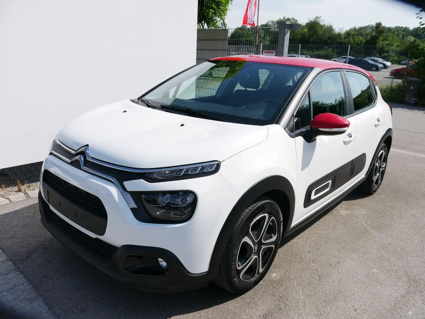 Citroen C3 PureTech*NAVI*PDC-HINTEN*LED*KLIMA*RADIO*BLUETOOTH Rot - 1