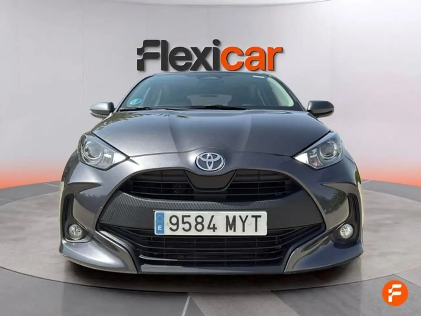 Toyota Yaris 120H 1.5 Active Plus Gris - 2