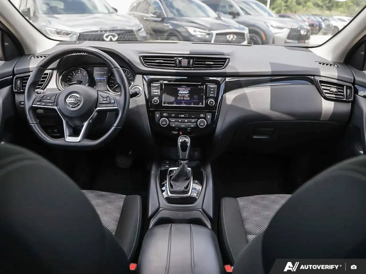 Nissan Qashqai снимка Nissan Qashqai