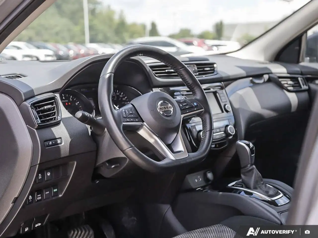 Nissan Qashqai снимка Nissan Qashqai