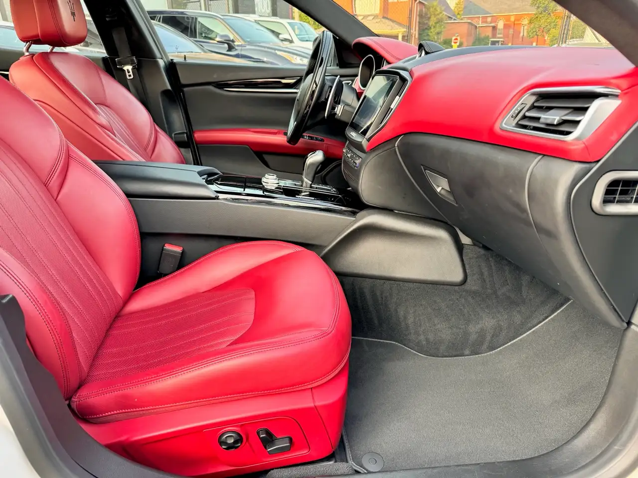 Maserati Ghibli снимка Maserati Ghibli