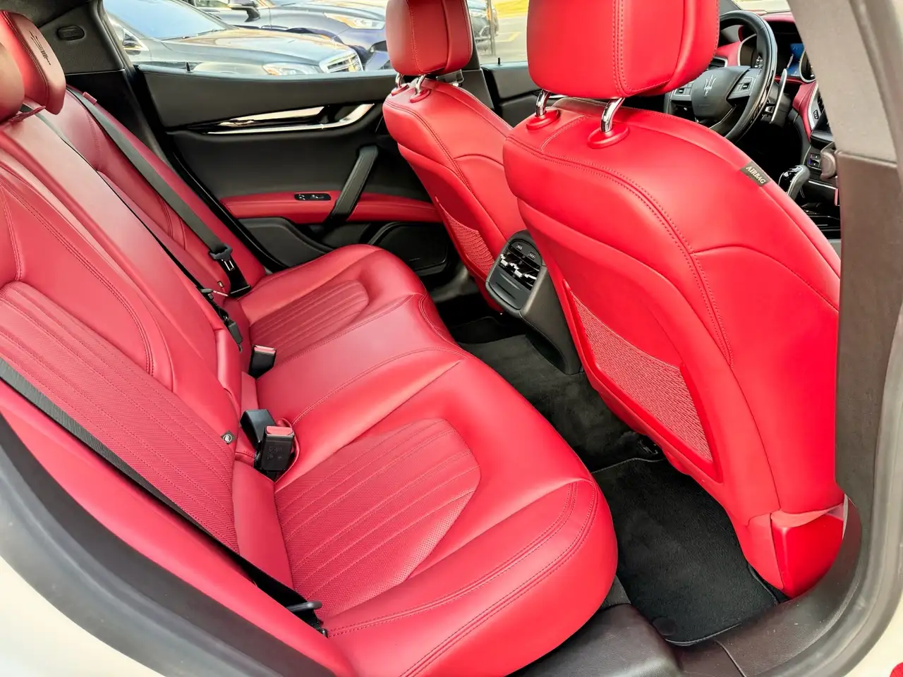 Maserati Ghibli снимка Maserati Ghibli