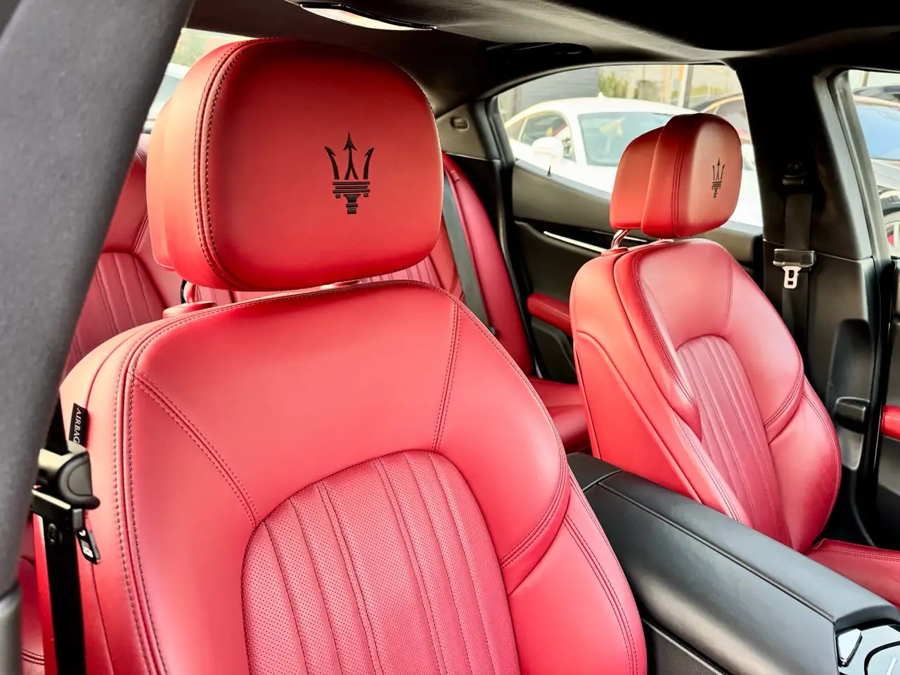 Maserati Ghibli снимка Maserati Ghibli