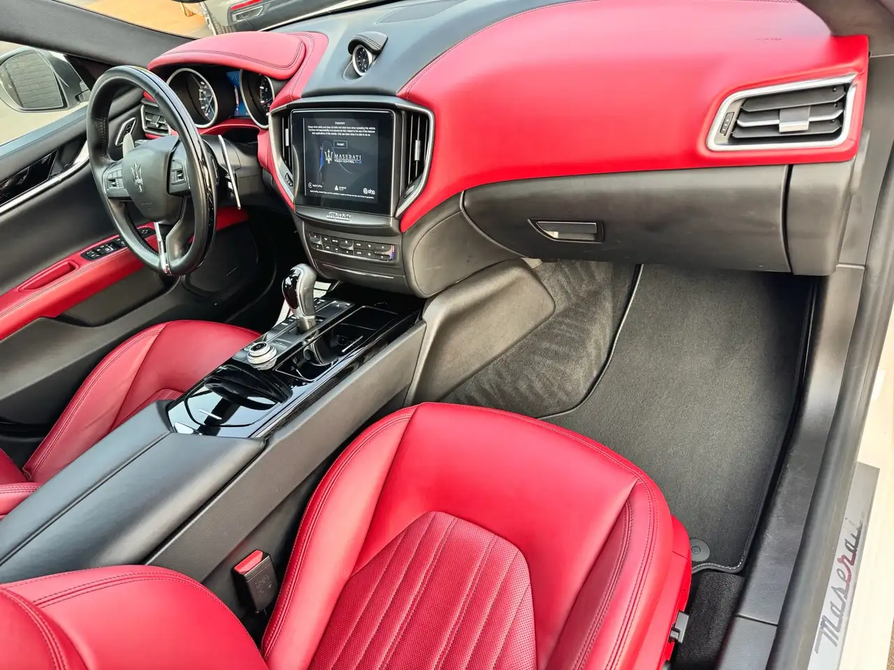 Maserati Ghibli снимка Maserati Ghibli