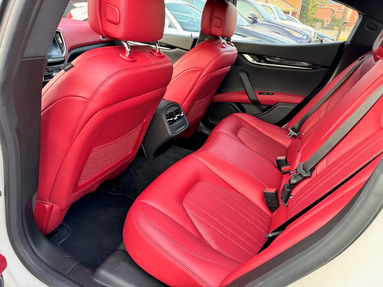 Maserati Ghibli снимка Maserati Ghibli