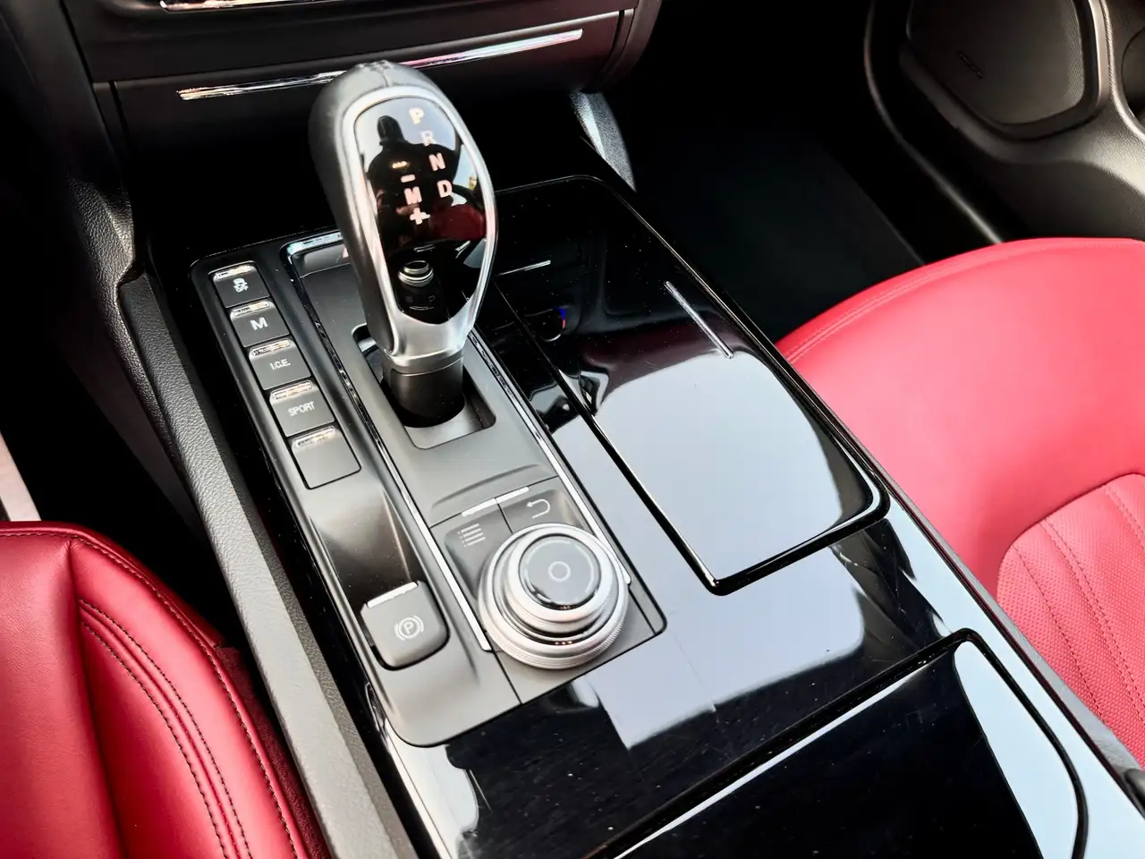 Maserati Ghibli снимка Maserati Ghibli