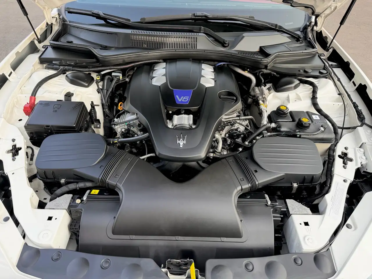 Maserati Ghibli снимка Maserati Ghibli