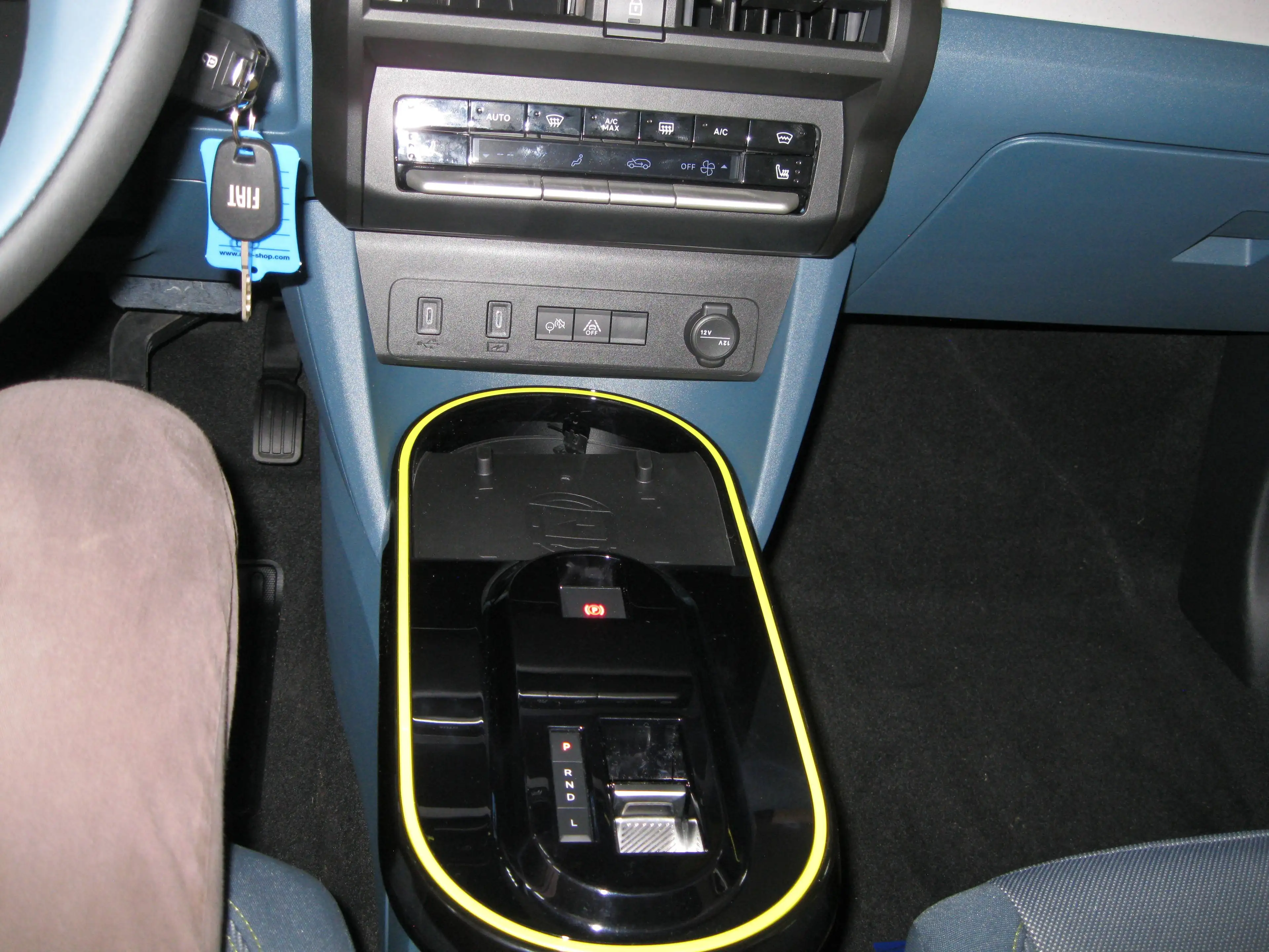 Fiat Grande Panda La Prima Automatik 1.2 Hybrid 74 kW NAVI-Winterpaket-LED-Kamera-PDC-ZV — photo 12