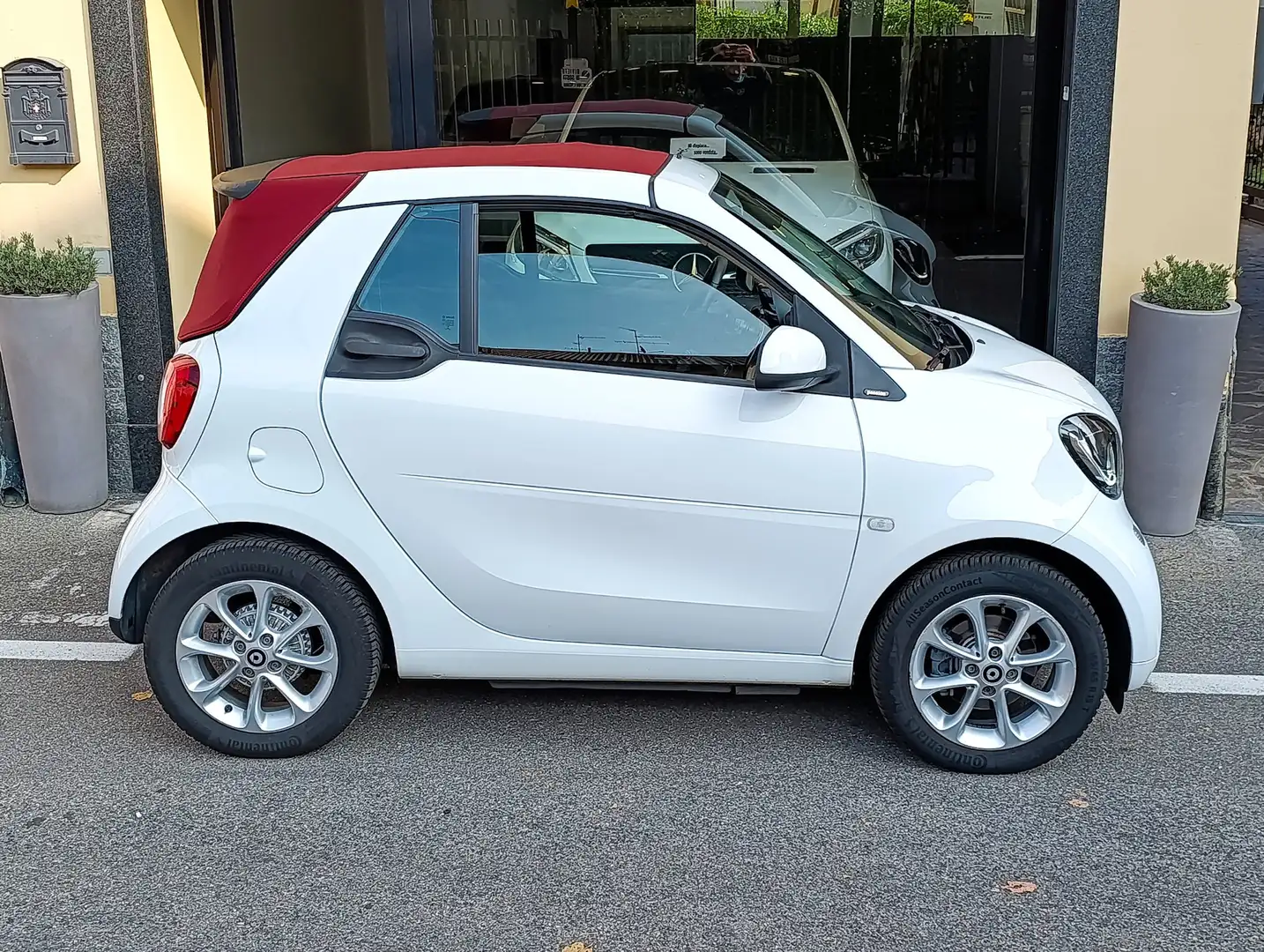 smart forTwo Cabrio 1.0 Passion 71cv aut Capote Rossa km 28.641 Wit - 2
