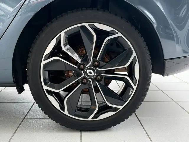 Renault Clio view 9