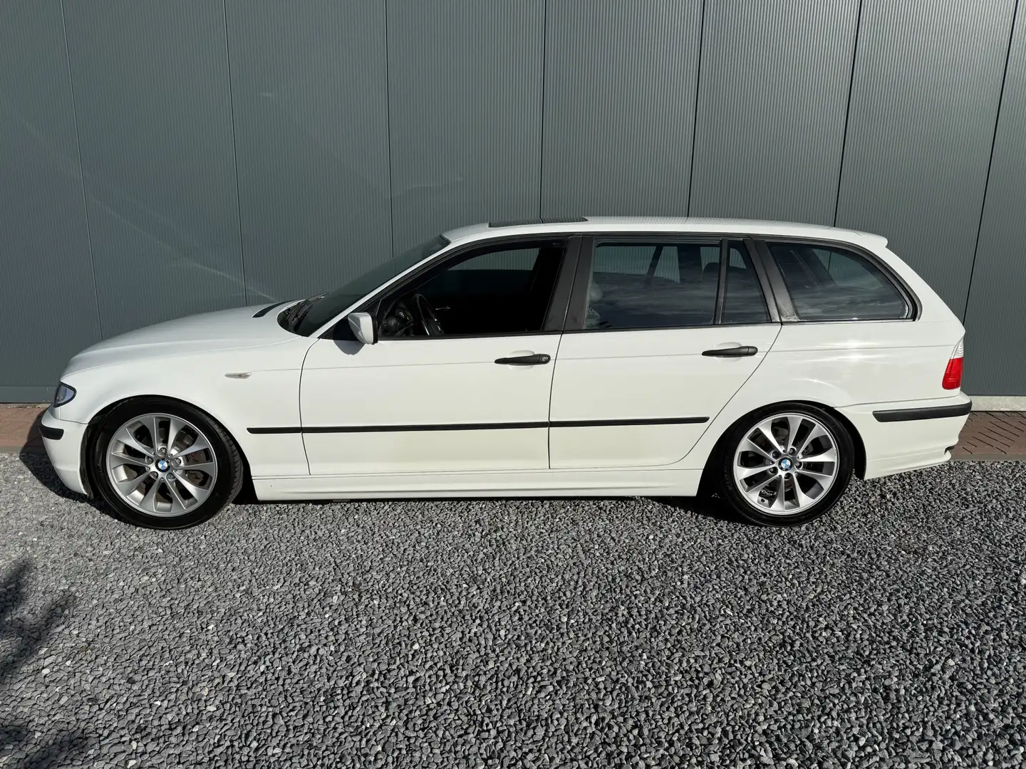 BMW 318 3-serie Touring 318i 2.0i 143pk Executive Sportlin Wit - 2