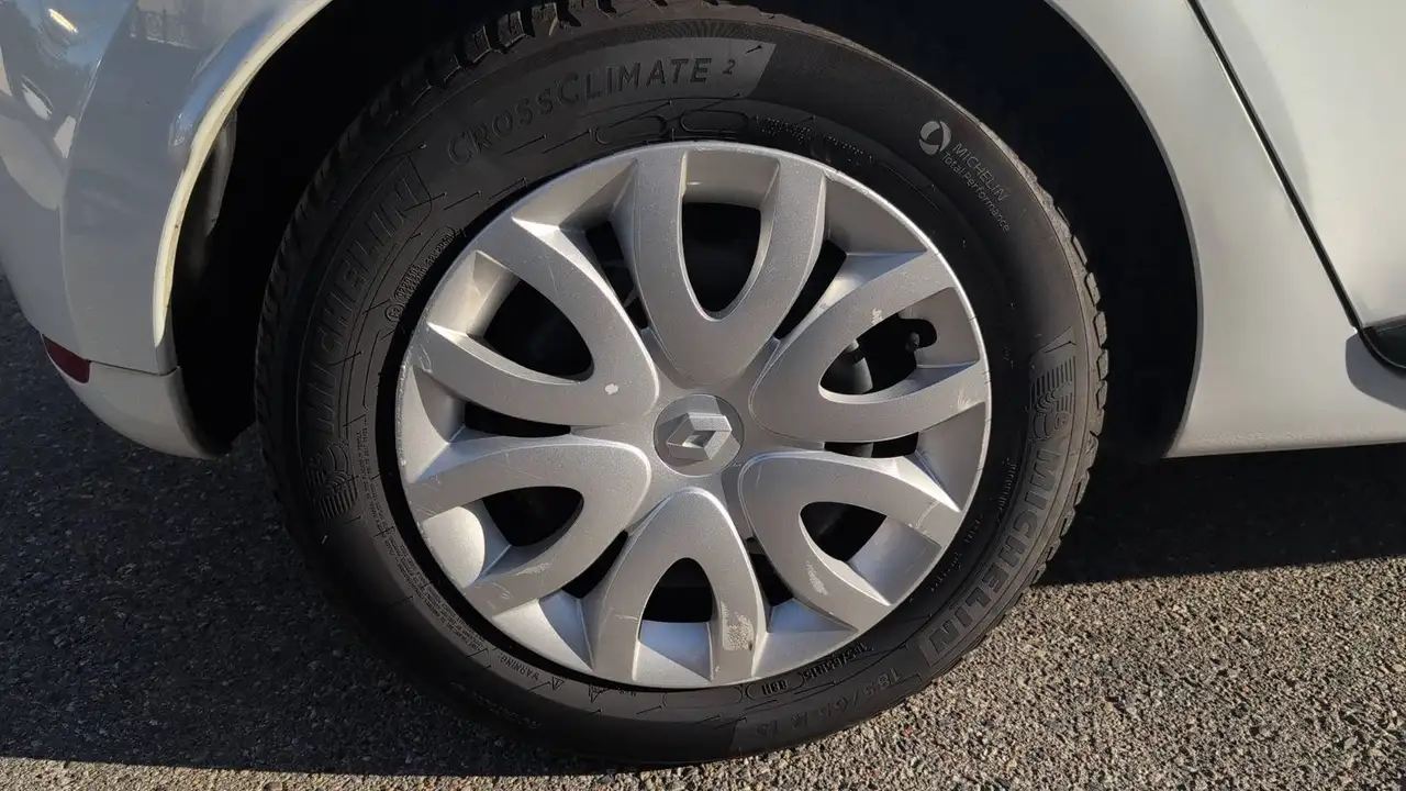 Renault Clio Citadine 5 portes — photo 16