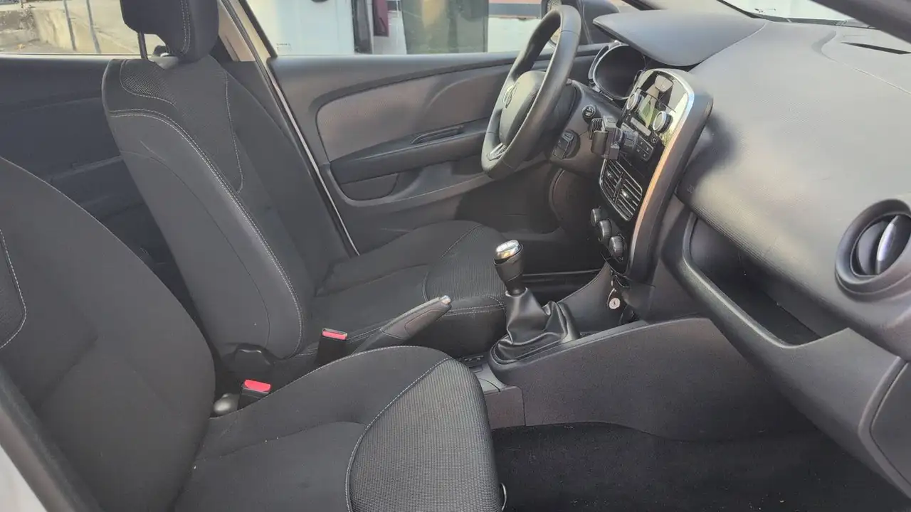 Renault Clio Citadine 5 portes — photo 27
