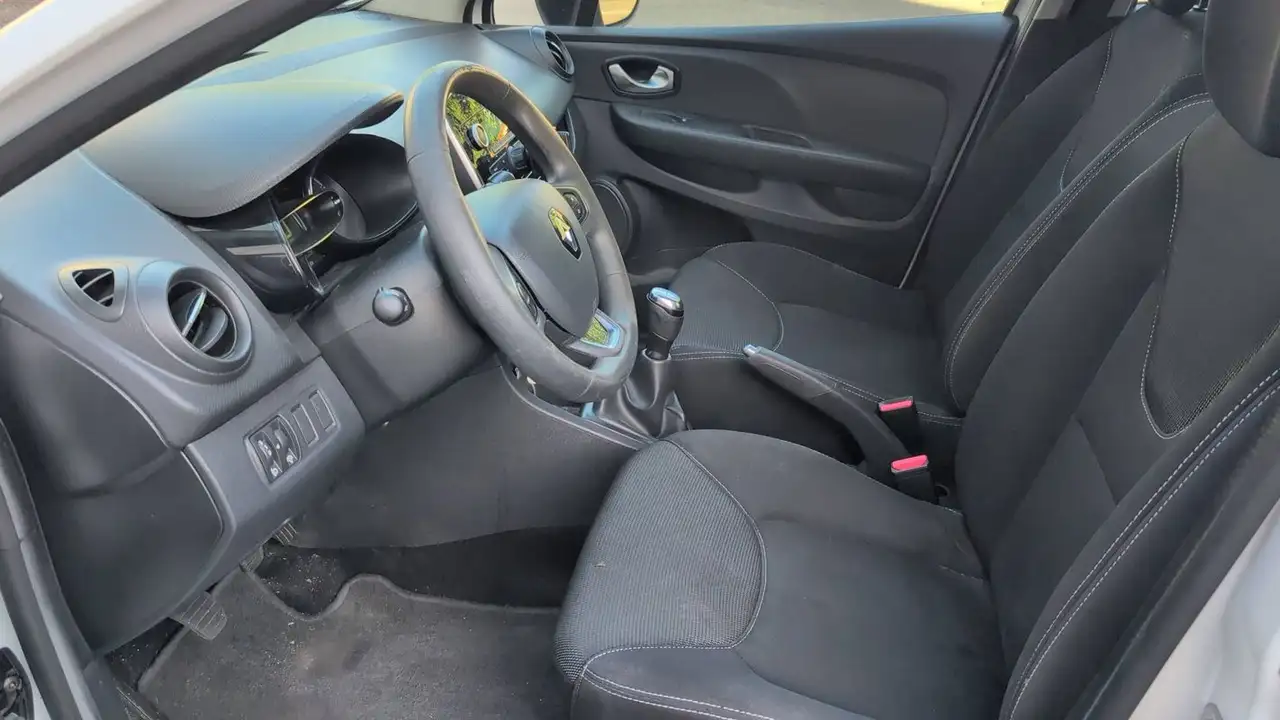 Renault Clio Citadine 5 portes — photo 25