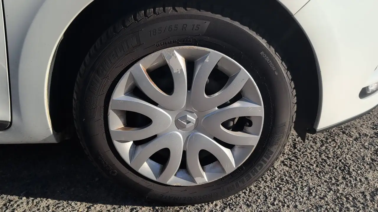 Renault Clio Citadine 5 portes — photo 17