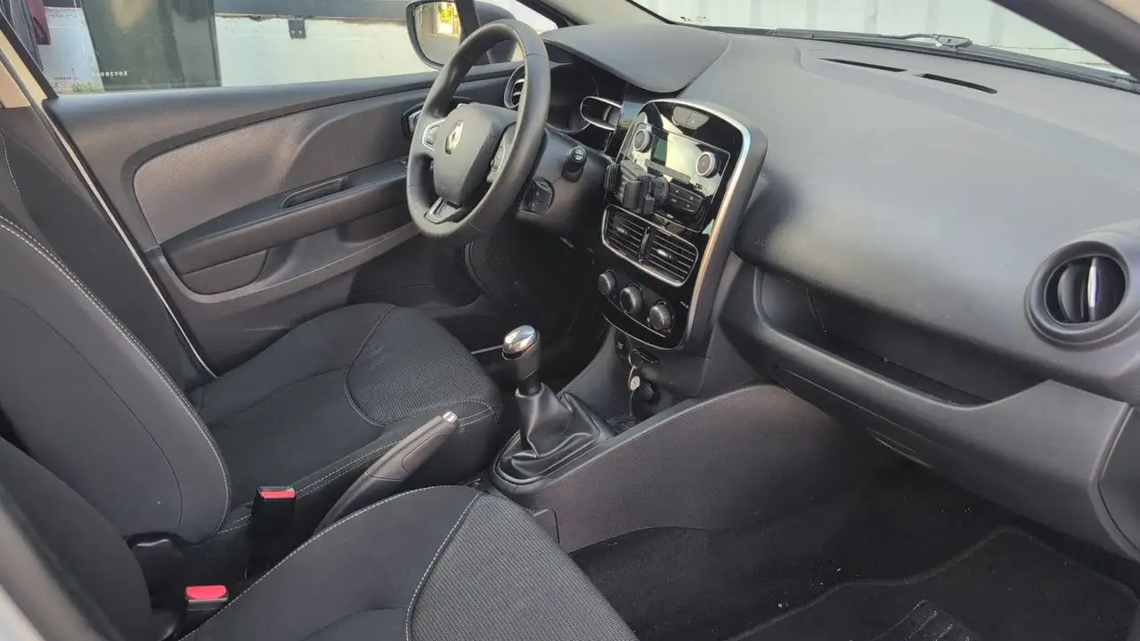 Renault Clio Citadine 5 portes — photo 10