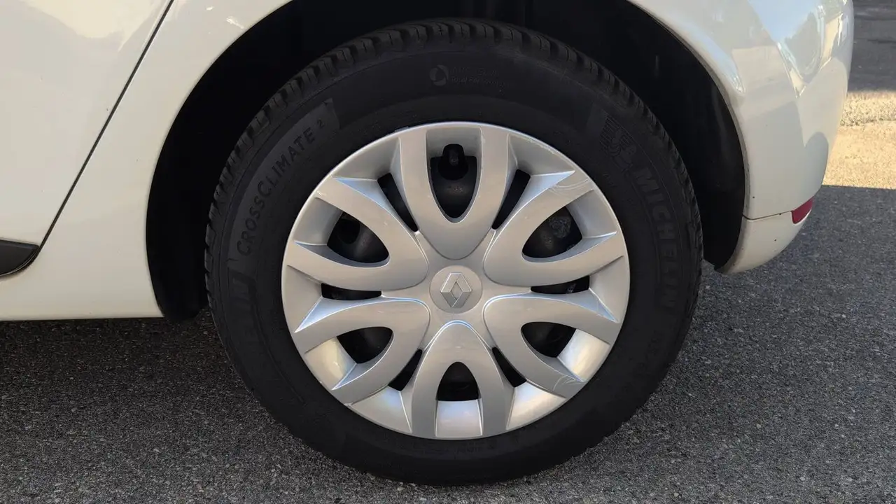 Renault Clio Citadine 5 portes — photo 19