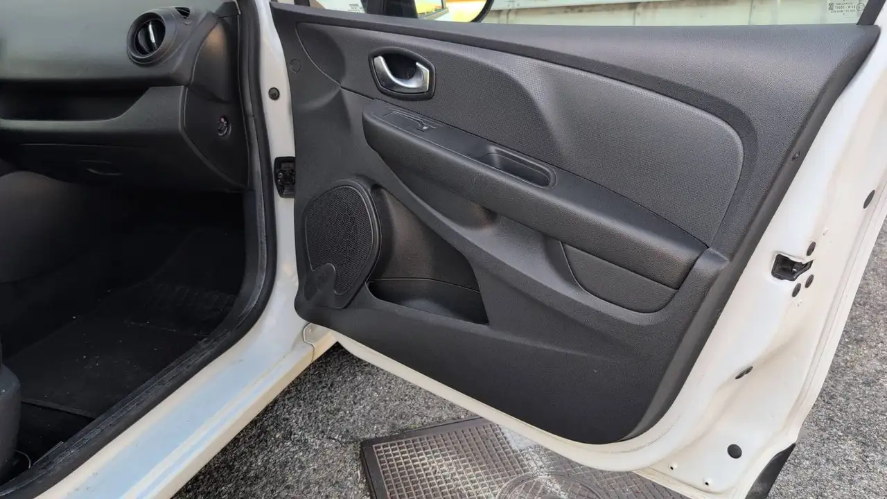 Renault Clio Citadine 5 portes — photo 23