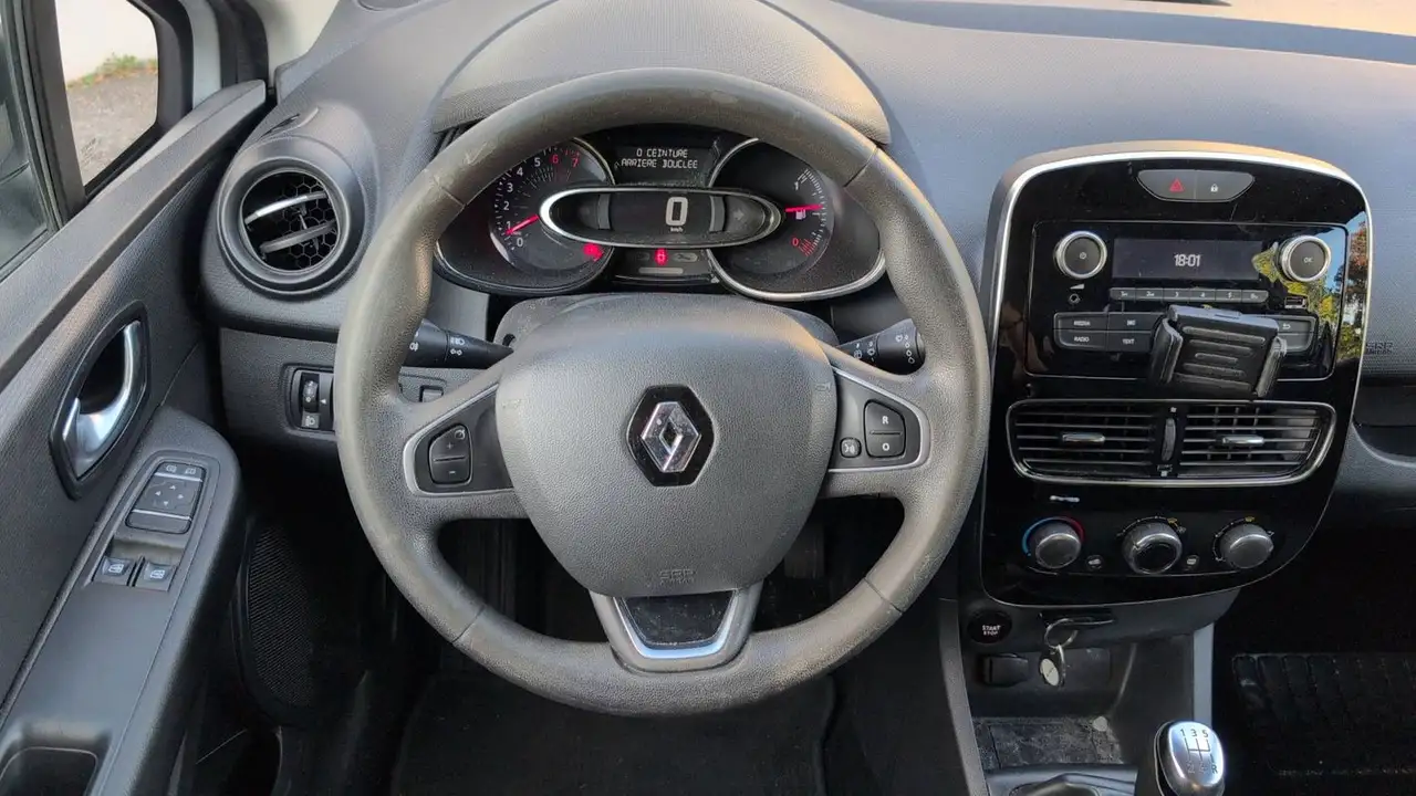 Renault Clio Citadine 5 portes — photo 22