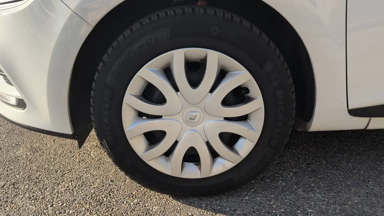 Renault Clio Citadine 5 portes — photo 18