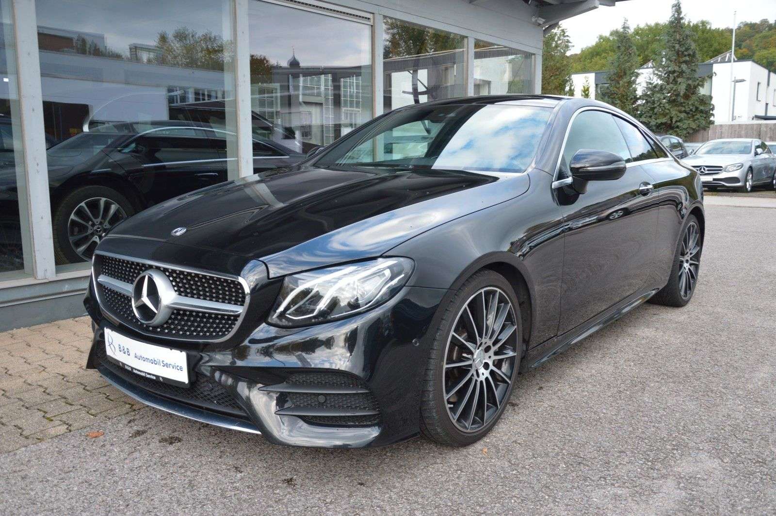 Second hand Mercedes Benz E-Class 300
