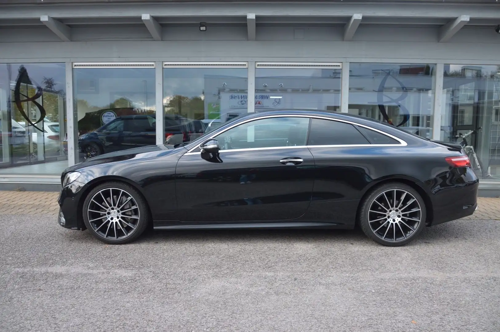 Mercedes-Benz E 300 Coupe*AMG*PANO*BURM*CAM*PDC*DAB*SPUR*20"* Schwarz - 2