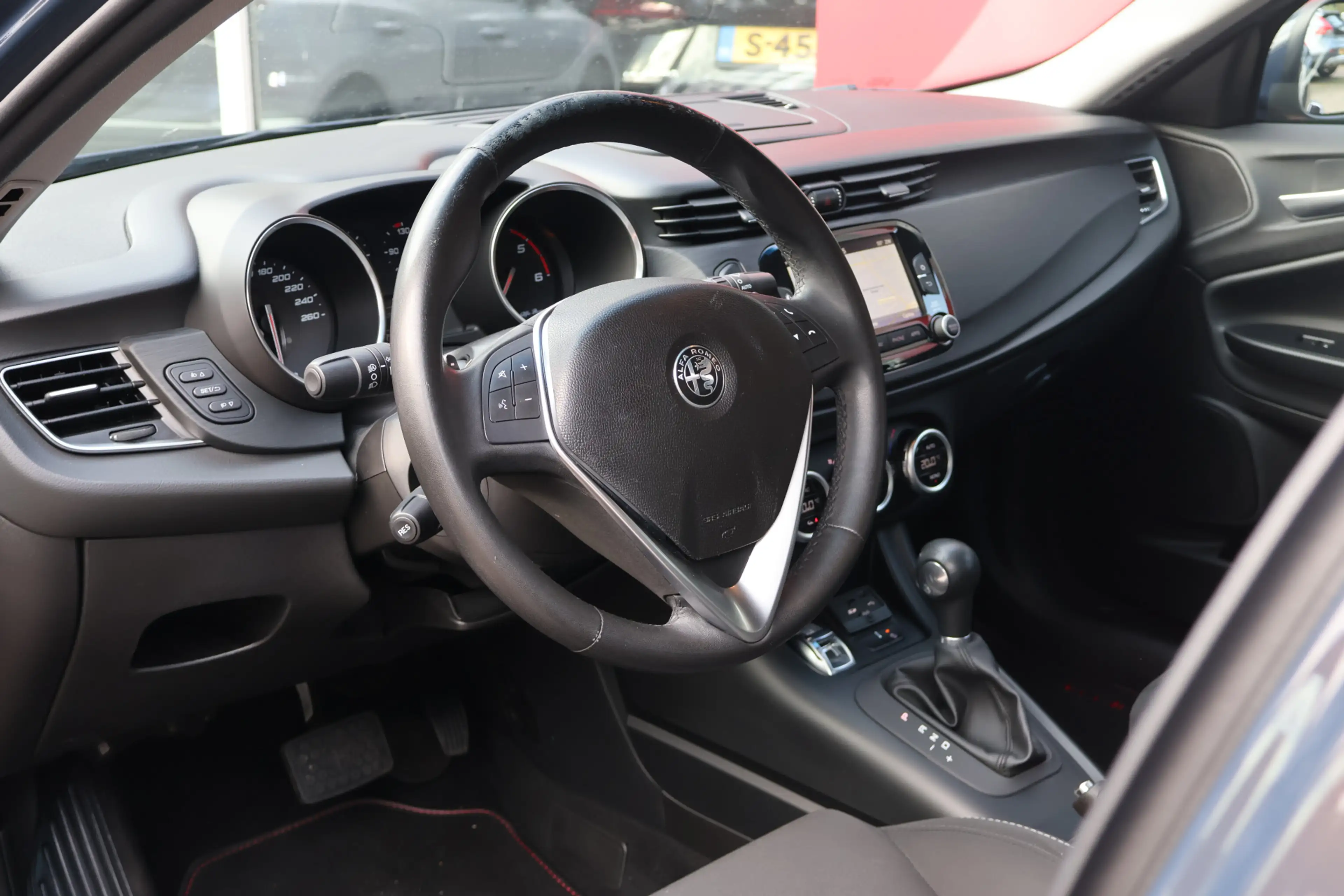 Alfa Romeo Giulietta 1.6 JTDm Super Automaat | Origineel NL | Navigatie — photo 6