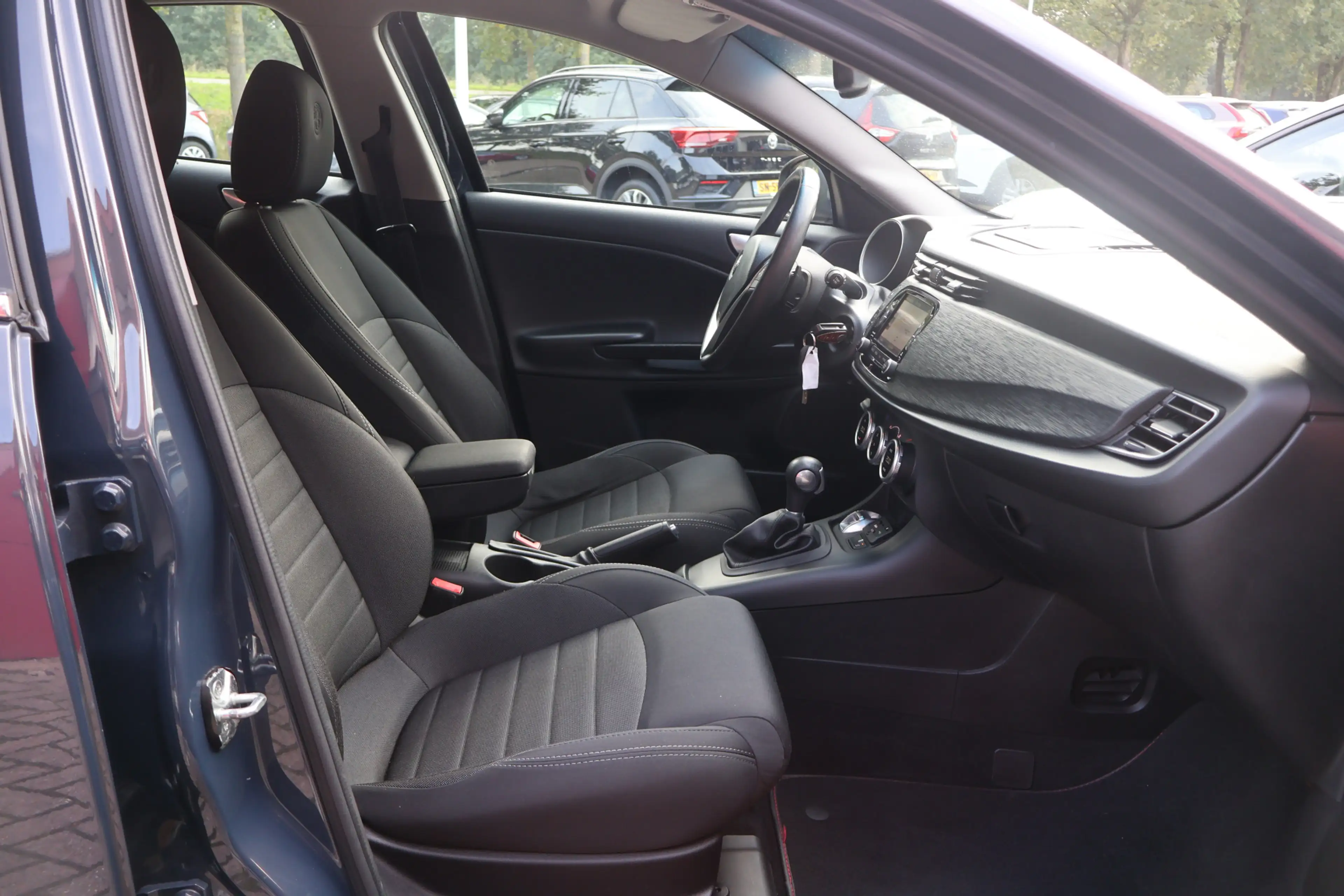 Alfa Romeo Giulietta 1.6 JTDm Super Automaat | Origineel NL | Navigatie — photo 20