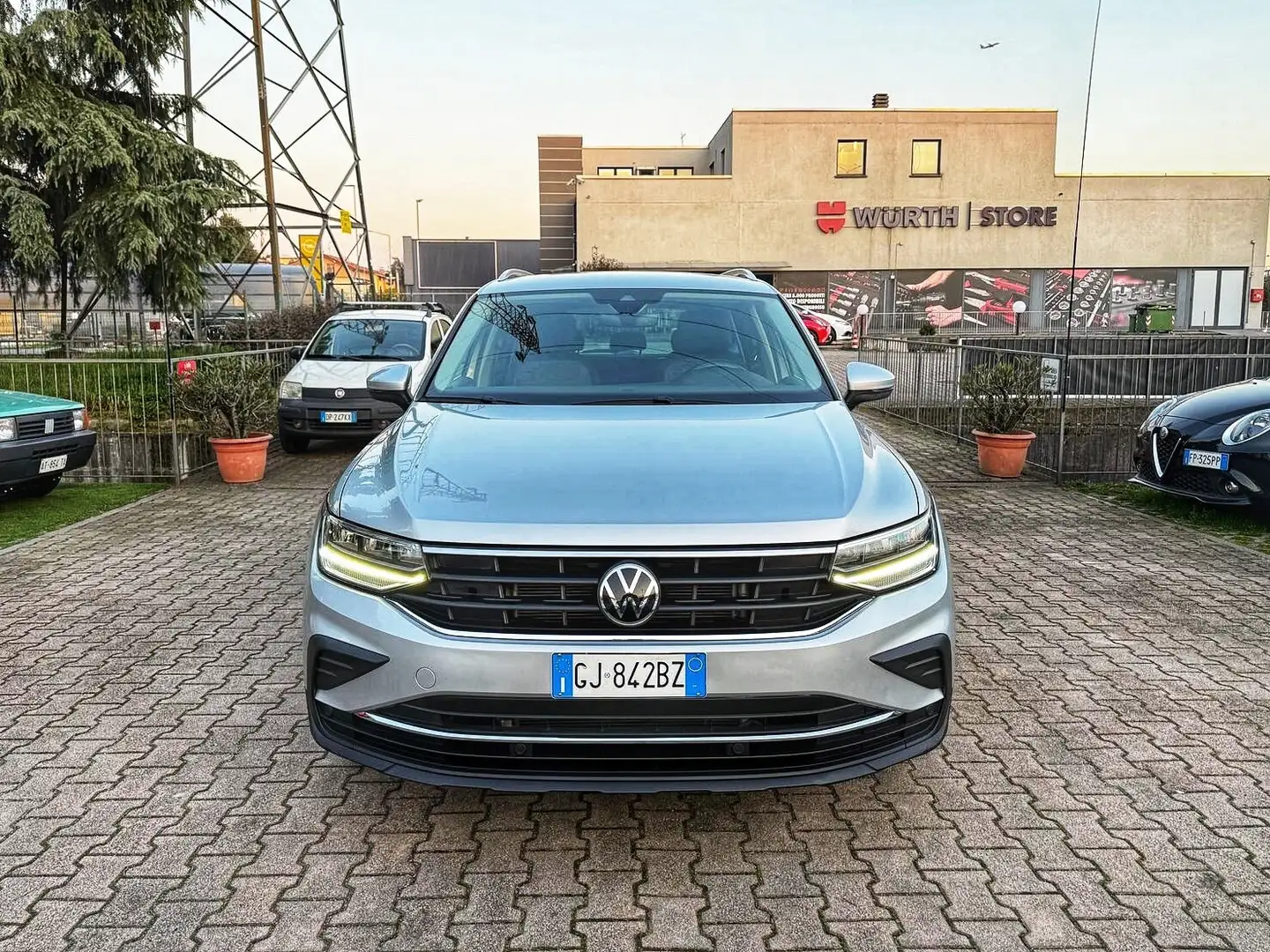 Volkswagen Tiguan 2.0 TDI 150 CV SCR DSG NAVIGA CRUISE TELECAMERA SE Argento - 2