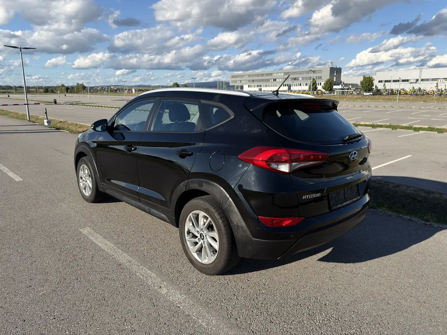 Hyundai TUCSON 1,7 CRDI Start-Stopp Premium Schwarz - 2