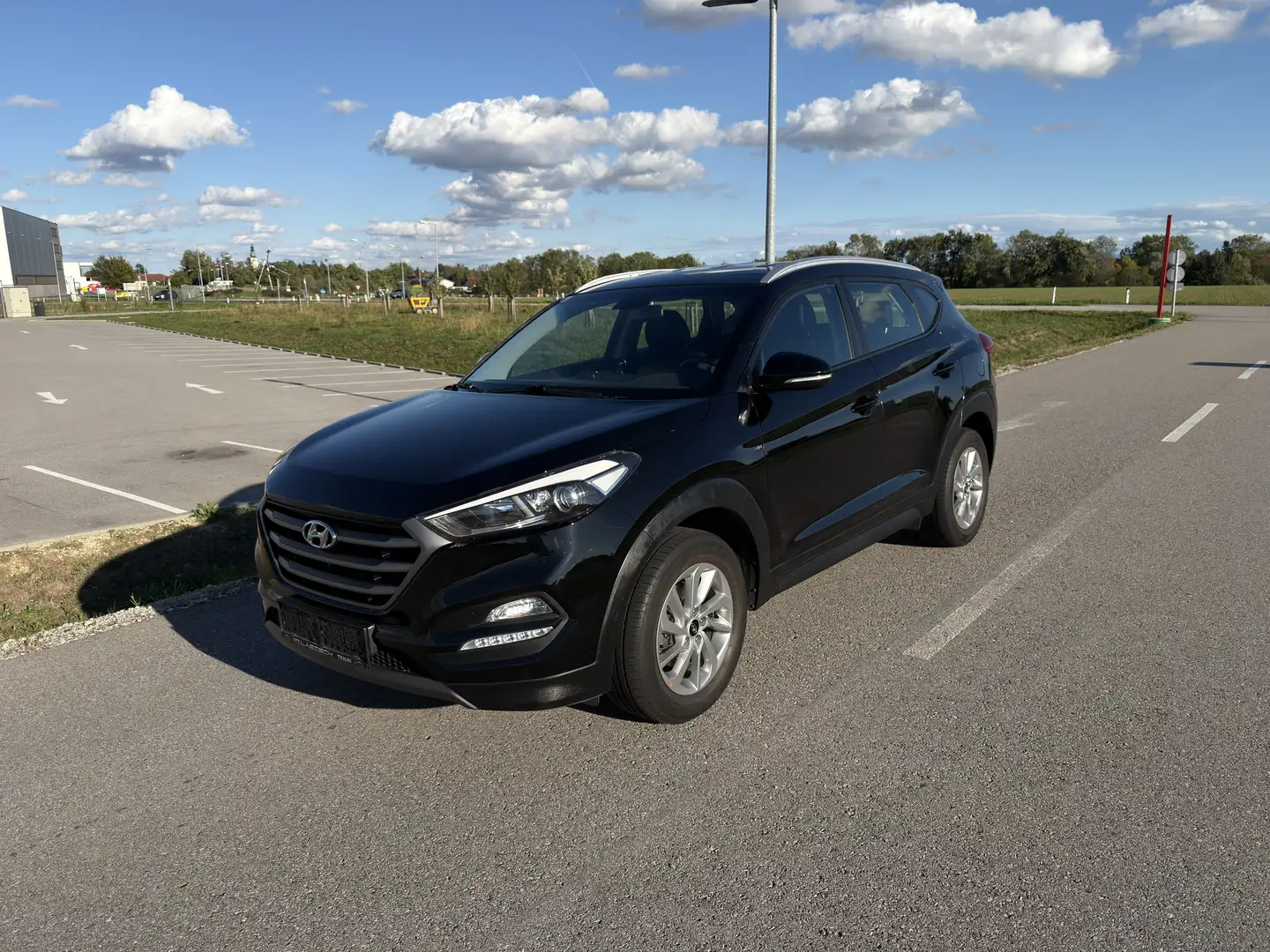 Hyundai TUCSON 1,7 CRDI Start-Stopp Premium Schwarz - 1
