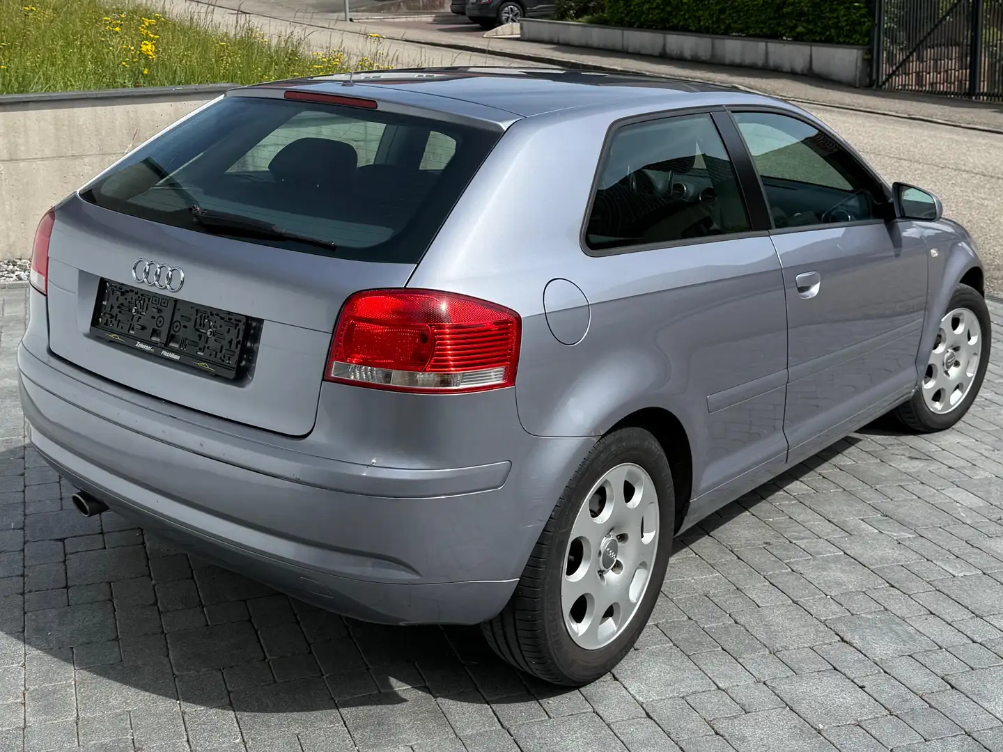 Audi A3 A3 1,6 Attraction Silber - 2