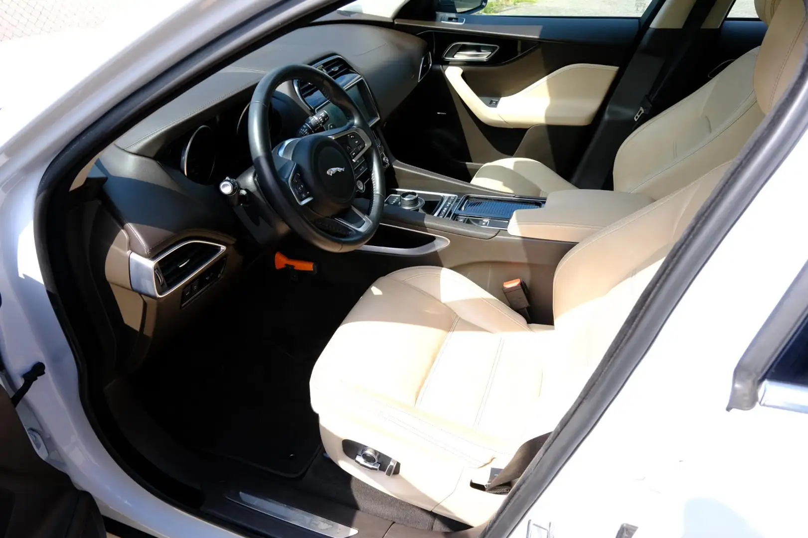 Jaguar F-Pace 2.0t AWD 250pk Premium Edition Aut. Pano|Leder|Cam Wit - 2