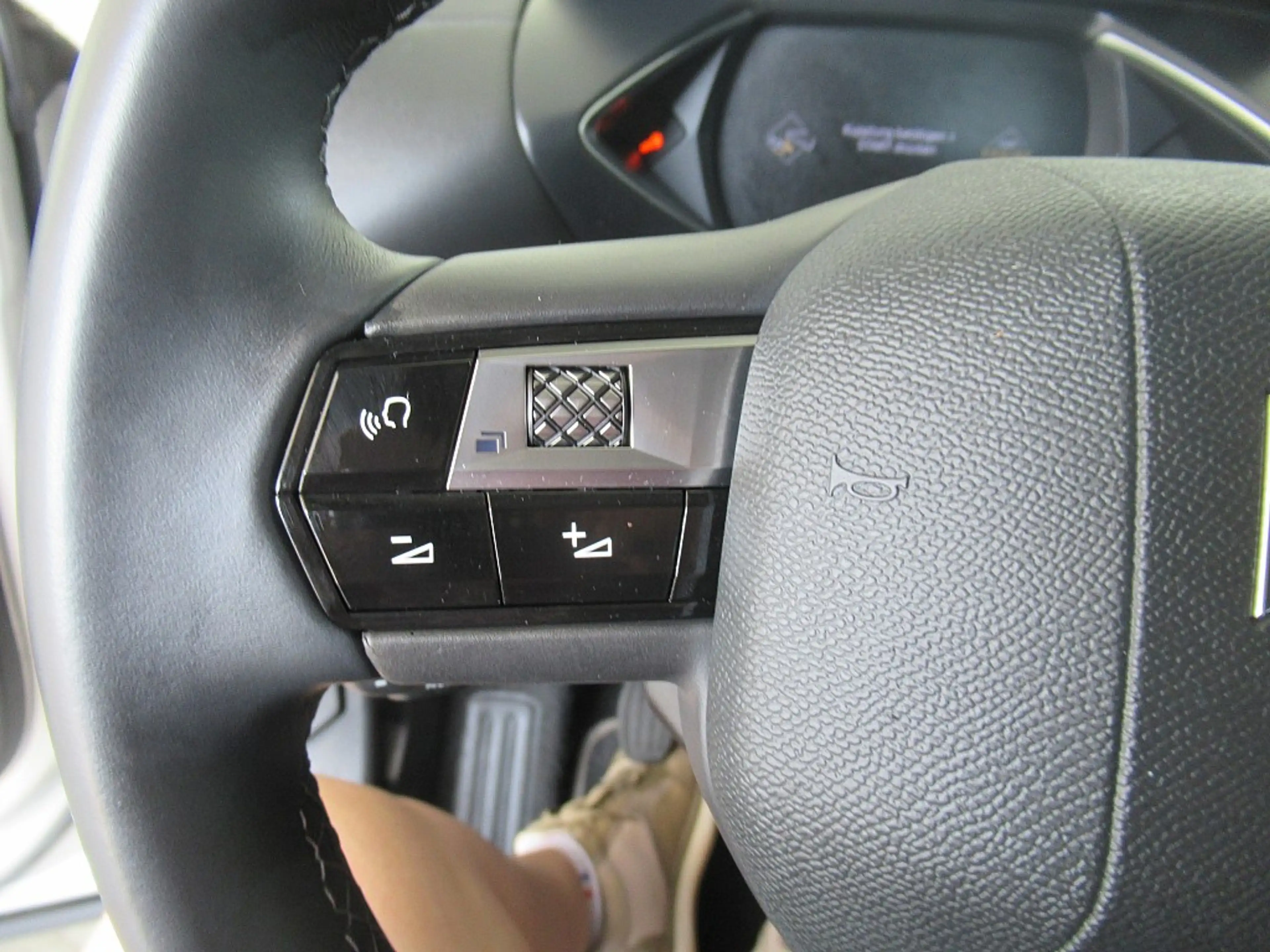 DS Automobiles DS 3 DS3 Crossback PT 100 Bastille *Navi *Keyless *R... — photo 12