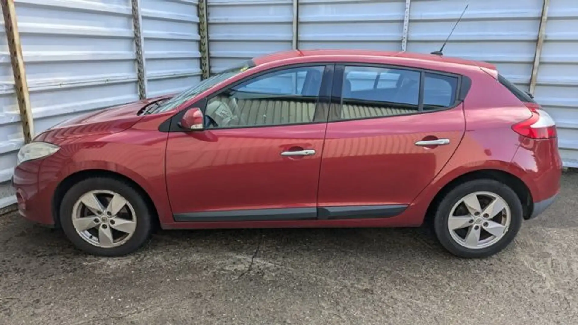 Renault Megane III Dynamique Lim. 5-türig*Alufelgen* Rojo - 2