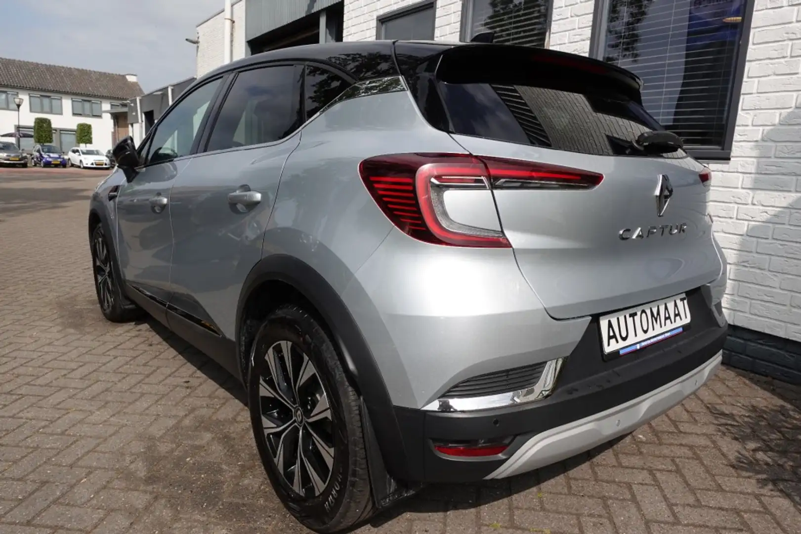 Renault Captur 1.3 TCE Techno Automaat  17.000 km !! Zilver - 2