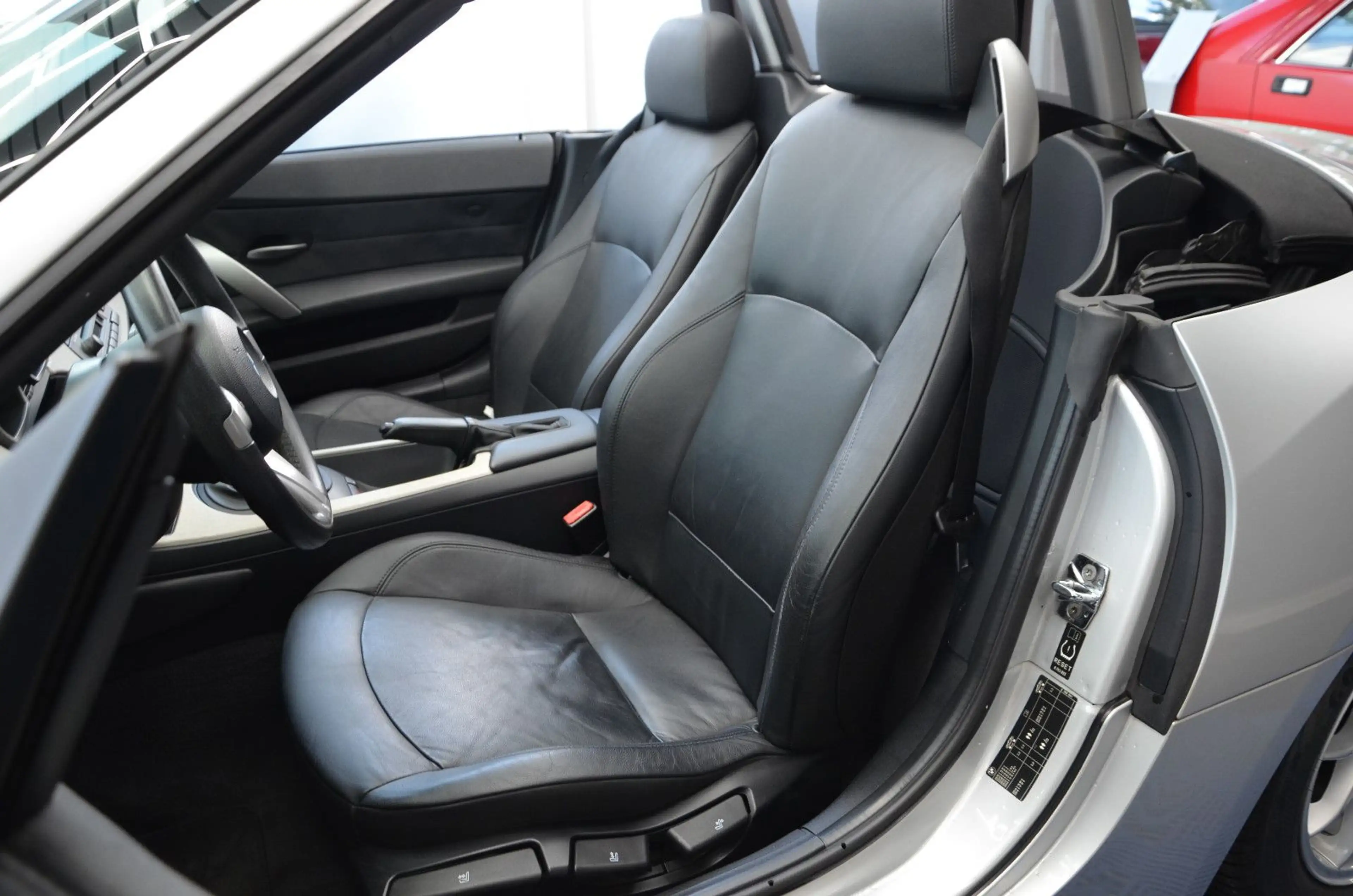 BMW Z4 2.2 i Roadster *LEDER*SITZHZG*PDC*ALLWETTER* — photo 9
