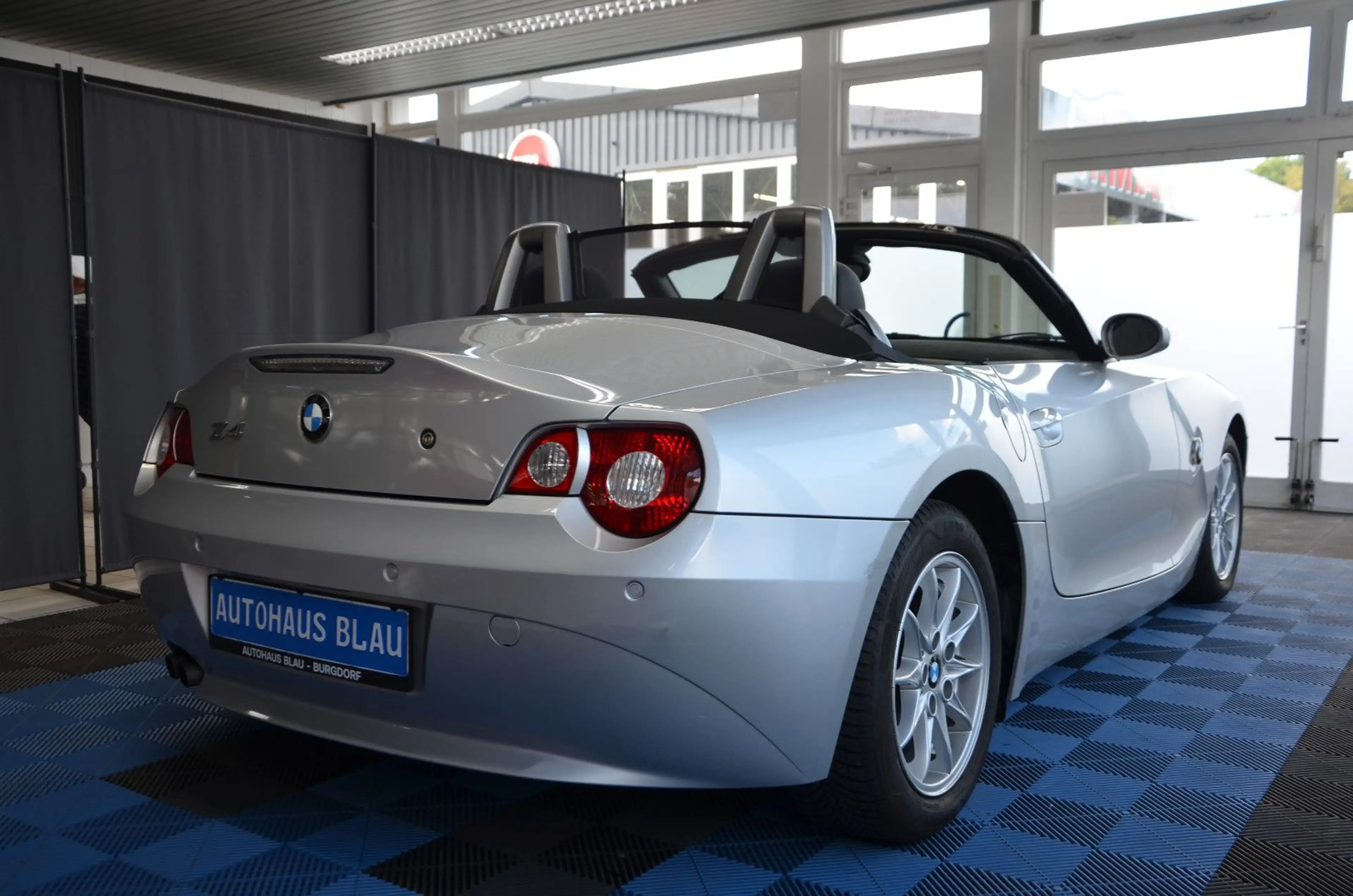 BMW Z4 2.2 i Roadster *LEDER*SITZHZG*PDC*ALLWETTER* — photo 4