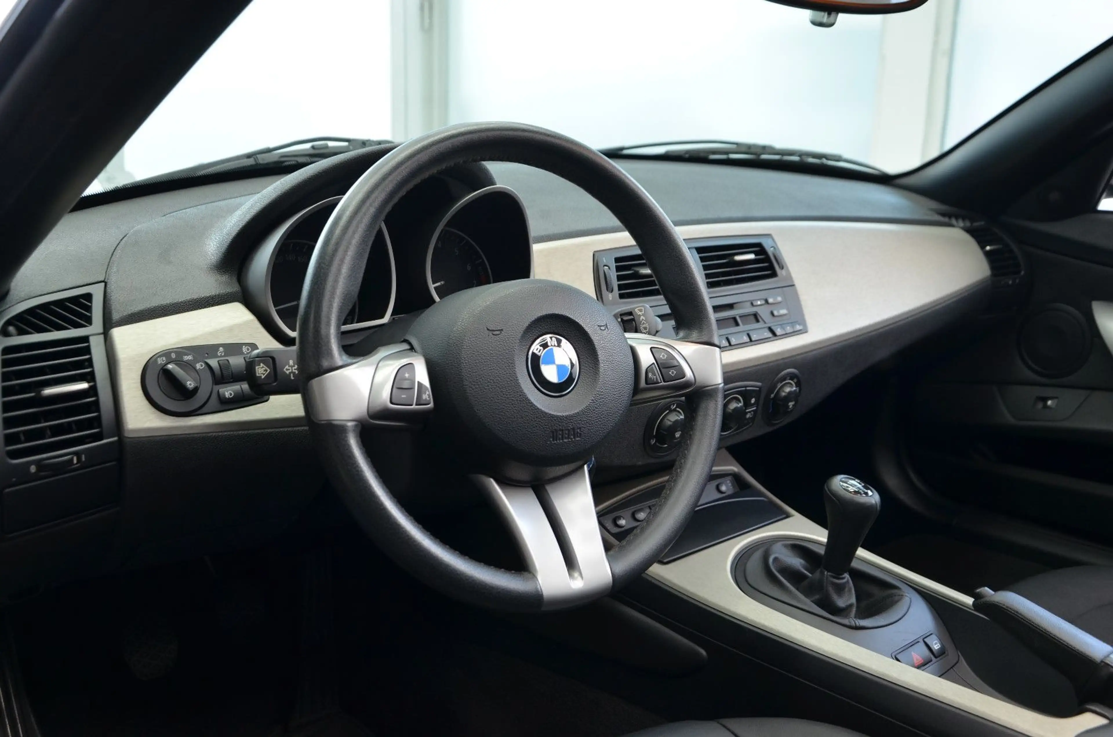 BMW Z4 2.2 i Roadster *LEDER*SITZHZG*PDC*ALLWETTER* — photo 10
