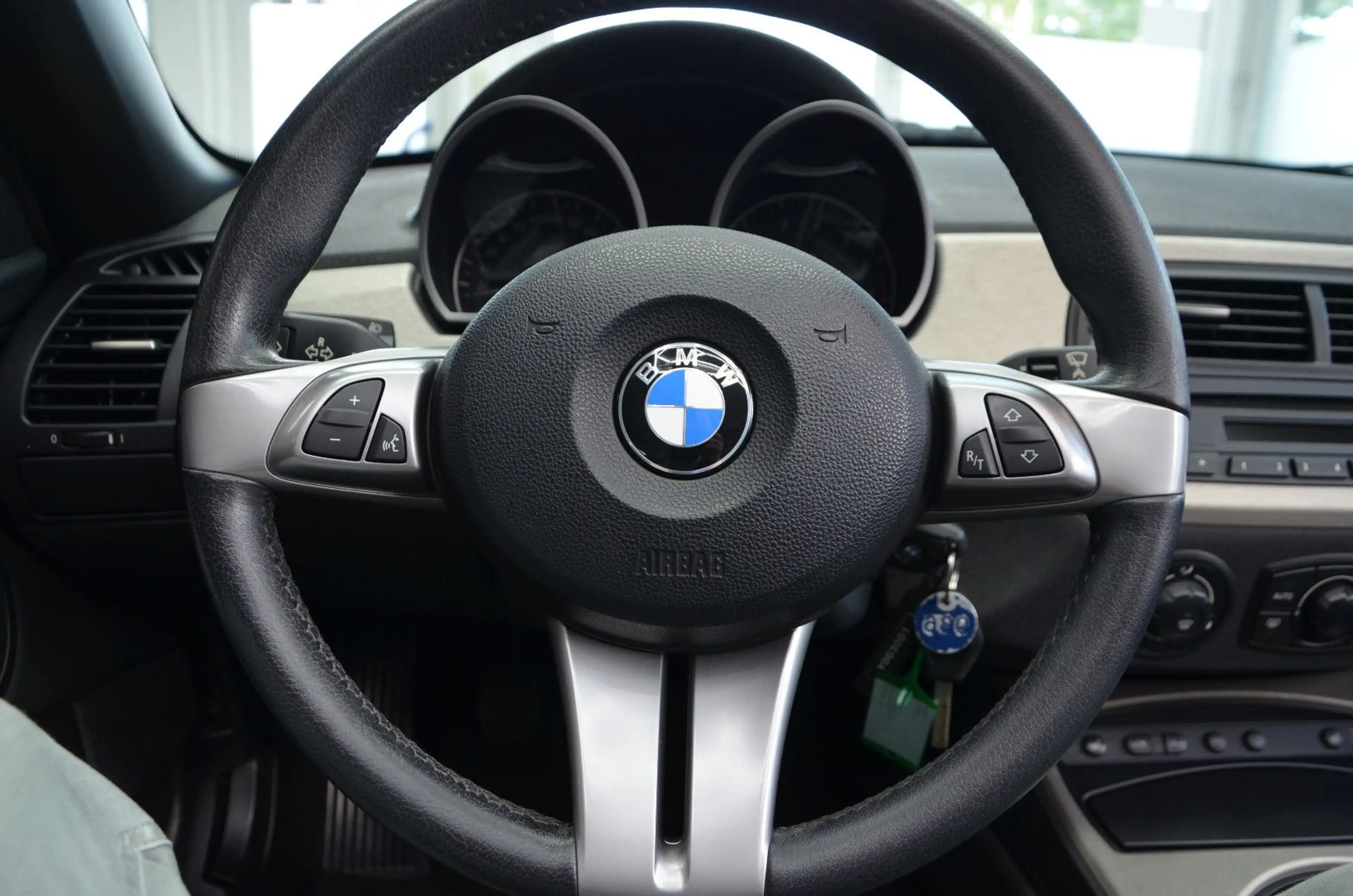 BMW Z4 2.2 i Roadster *LEDER*SITZHZG*PDC*ALLWETTER* — photo 12