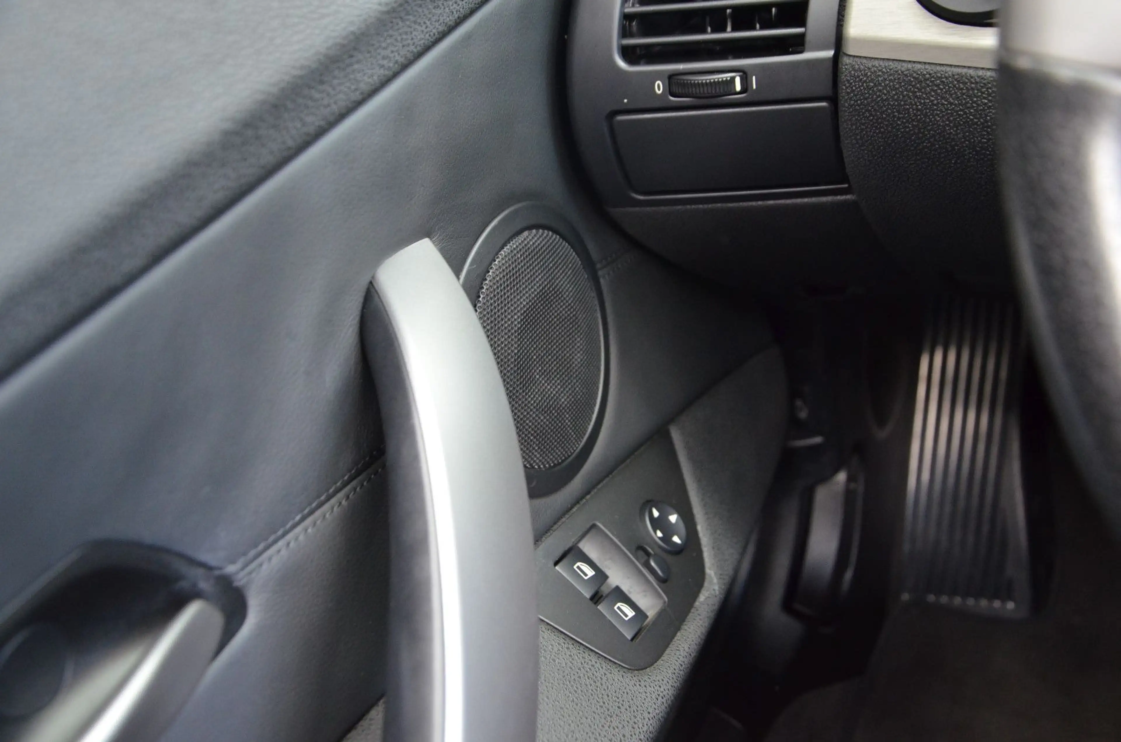 BMW Z4 2.2 i Roadster *LEDER*SITZHZG*PDC*ALLWETTER* — photo 11