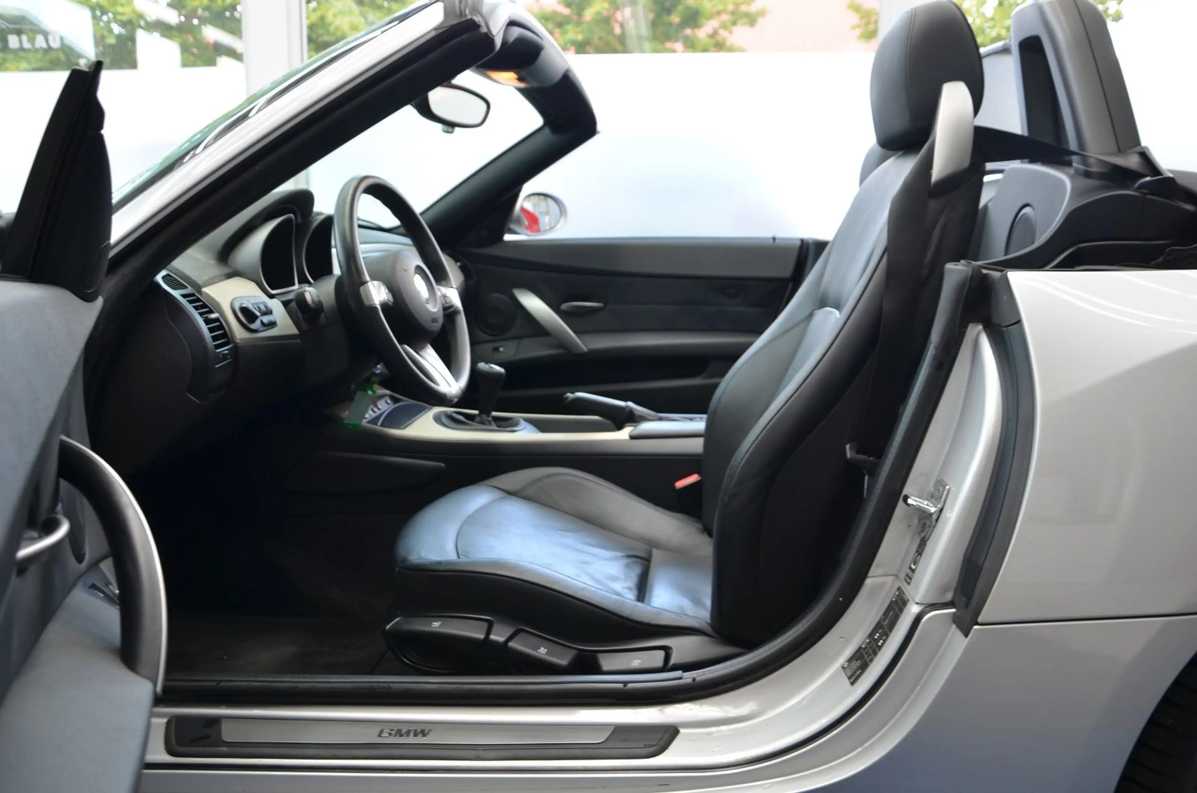 BMW Z4 2.2 i Roadster *LEDER*SITZHZG*PDC*ALLWETTER* — photo 8