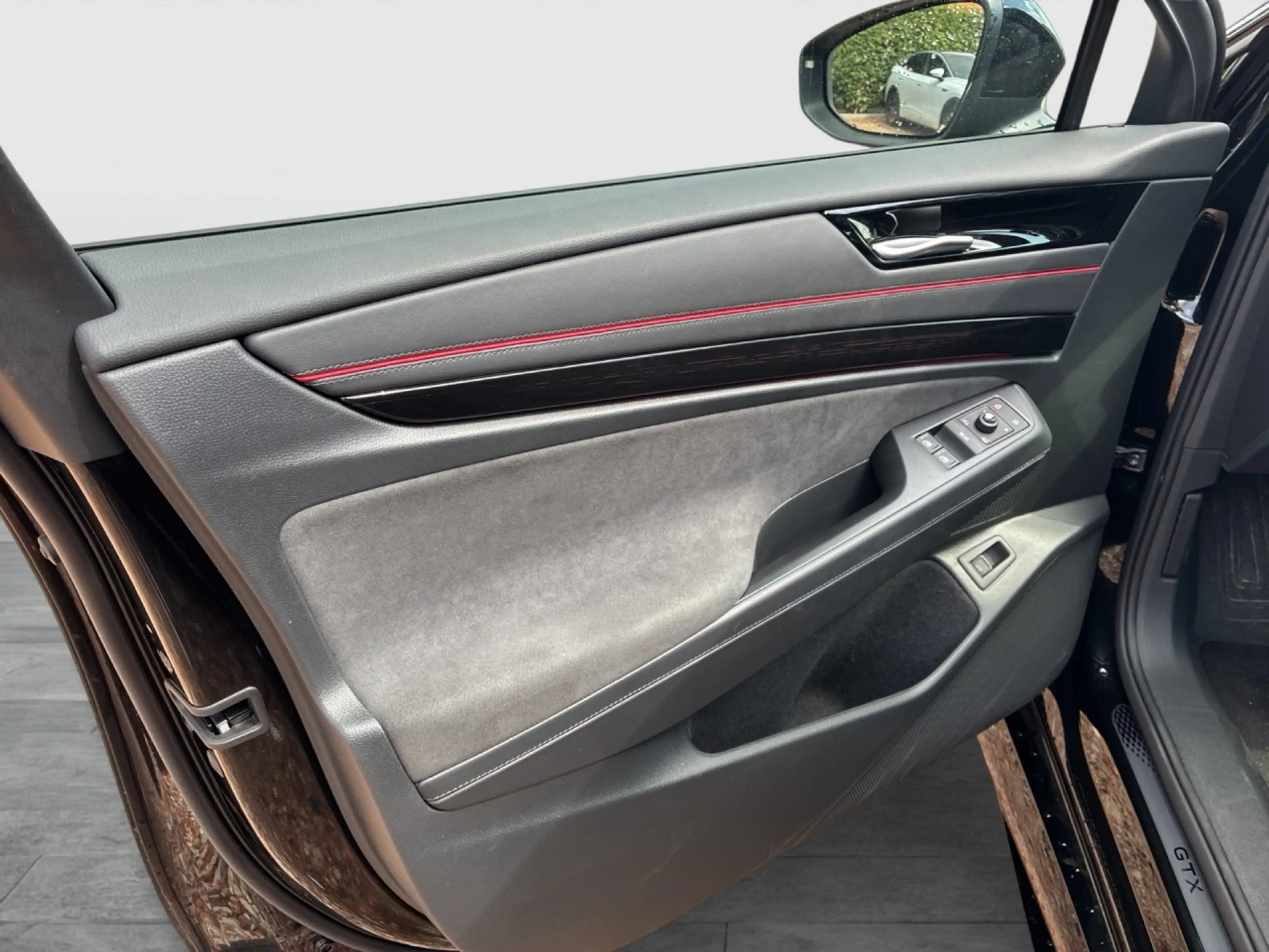 Volkswagen ID.7 GTX ID.7 Tourer GTX 4Motion LED Navi AHK HuD SHZ PDC — photo 15