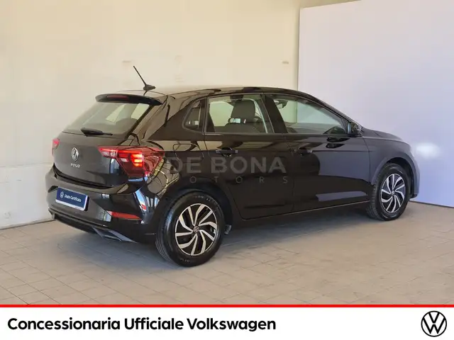 Volkswagen Polo view 4